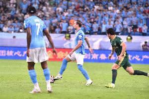 记者：新鹏城外援卡尔采夫出现中暑症状，随后被救护车送往医院