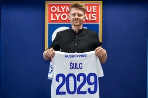 官方：里昂和捷克中场苏尔克签约四年，转会费750万欧+250万奖金