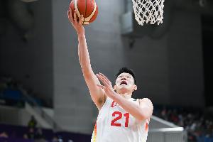 媒体人：大秋作为掩护人6回合9分 和赵睿的挡拆是中国队最强武器