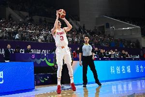 迅速反弹！胡明轩13分钟9中5砍半场最高14分 三分7中4