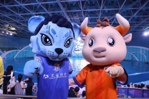 好友相聚在青岛！犇犇的好朋友布鲁来啦！