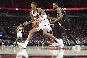 美记：杜兰特或限制史密斯的发挥 37岁的他出勤率也存疑