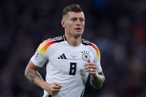 德甲规定赛前双方队长与裁判互道尊重，克罗斯：我差点被吓掉凳！