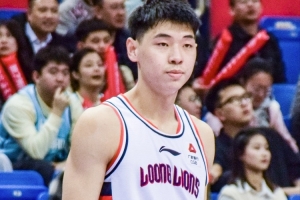 媒体人：小崔要是能恢复到伤前的水平 广东锋线水平就是联盟顶级