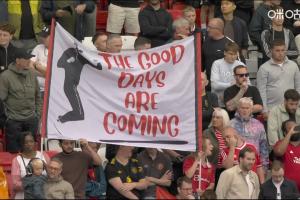力挺!曼联球迷举横幅“好日子来了” 呼应阿莫林上赛季末主场演讲