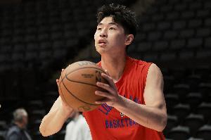 李群：崔永熙身体恢复了90%左右 将在9月初回国备战CBA新赛季