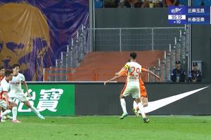 绝平！？内内补时第6分钟造点，奥斯卡点球扳平比分