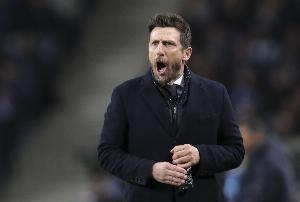 莱切主帅：卡马达被换下是因为头部受撞击，他忘记了一些事情