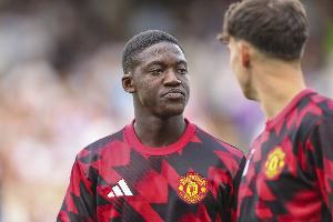 一次失败的换人？梅努半场球7次丢球权，3次对抗仅1次成功