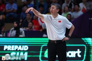 郭士强：接手男篮之后我提出帮队员提升信心 我说“错了算我的”