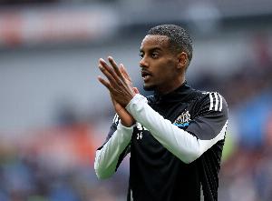 记者：利物浦已重启伊萨克谈判，签下格伊后才会卖乔-戈麦斯