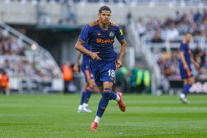 记者：奥苏拉加盟法兰克福的交易告吹，他将留在纽卡担任替补