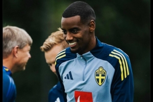 瑞典足协更新社媒，晒伊萨克国家队训练照