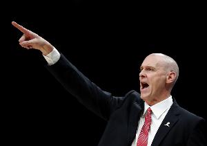 韦德：向卡莱尔致敬 11年他充分调动角色球员 而热火就只靠三巨头