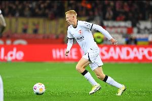 法鹰中场：收到沙特足以让人终生无忧的报价，想去但被妈妈骂了