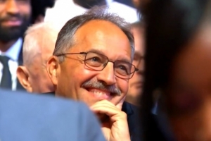 霍华德：没有范甘迪就没有德怀特-霍华德 因为你我才能进入名人堂