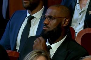 马不停蹄！詹姆斯前天刚结束中国行返美 今日现身名人堂入堂仪式