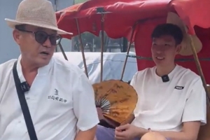 到后海游玩！周琦坐三轮车&学习歇后语：盖了帽儿了 嘿