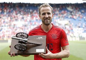 你最喜欢哪个超级英雄？凯恩：我从小时候就喜欢蝙蝠侠