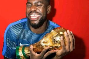 高光转瞬即逝！乌姆蒂蒂头槌比利时，与瓦拉内搭档中卫夺世界杯