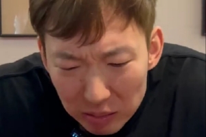 新表情包！周琦晒北京小吃挑战之三巨口：是我吃的地方不对？