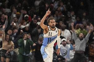 特雷-杨：贝弗利我知道你需要流量 那我就陪你玩 但就到此为止了