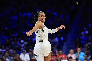 占球队总得分一半还多！阿贾38分5板3助3断2帽 其他队友合计36分