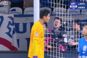 人麻了！周定洋最后时刻读秒绝平申花，薛庆浩面色铁青