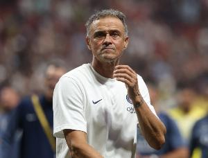 记者：马赛vs巴黎比赛可能推迟到明晚，与金球奖颁奖典礼同时进行