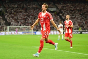 打服了！记者：当时觉得凯恩太贵不值当，现在我愿为他铺毛巾