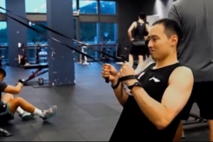 青岛男篮训练日常：力量训练💪🏻 积跬步以致千里！