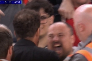 与球迷对喷！马卡：西蒙尼客战利物浦时与球迷冲突，欧冠禁赛一场