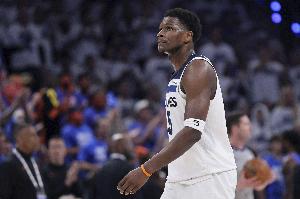 效率不高！爱德华兹17中6拿到17分3板1断1帽