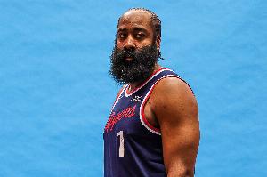 酷酷做饼！哈登打满首节各种串联送8助攻 另有3分3篮板