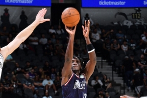 今天效率一般！奥拉迪波半场9中3&三分3中1拿到8分 另有1助1断