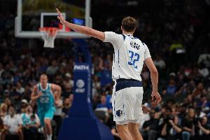 这就开始试验起来了！美记：拉塞尔缺席 弗拉格将担任首发控卫！