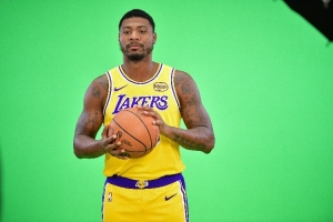 马健：斯玛特来湖人干嘛啊？旅游吗？他的表现比古德温差远了