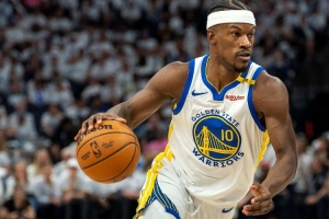 科尔：巴特勒昨天做了脚踝核磁共振检查 结果很正常我们并不担心