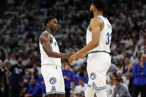 唐斯：看到华子成功我骄傲 总会路过阿迪门店就为了看他的海报