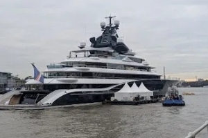 身价110亿镑！太阳报：富勒姆老板3.4亿镑游艇被发现停在泰晤士河