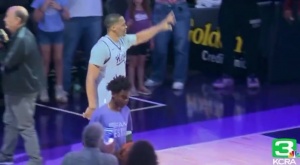 又是新的开始！国王球迷日活动威少现身 跟球迷互动很开心啊