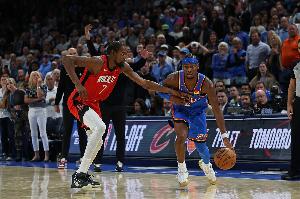 亚历山大最后制造杜兰特的犯规 似乎有新、老两代球员交接的意味