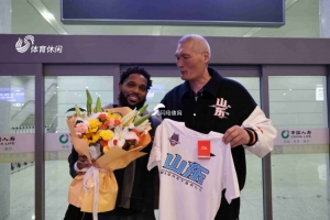 山东高速男篮新外援来了！鲍威尔：新赛季想带球队再上新高度