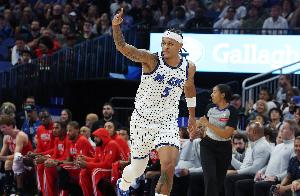 班凯罗：有时球队在场上表现很生硬 必须弄清楚我们到底要怎么打