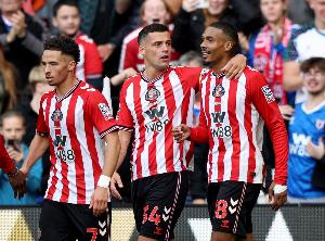 爆冷赢切尔西+暂英超第2！桑德兰球迷赛后唱：我们要赢联赛冠军了