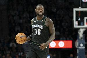 带队赢球！兰德尔19中12砍下30分7板4助1断