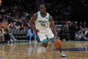 克尼佩尔：赛恩-詹姆斯非常强壮用脑子打球 他极其聪明