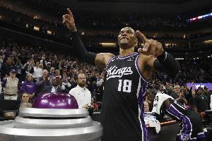 37岁转行大前锋很成功！威少37分钟17中10&3记三分得26分12板6助