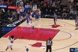 防守建功！马克西补防送大帽 并收下篮板推反击