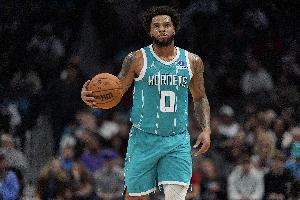 效率不高！迈尔斯-布里奇斯19中7拿到22分8板 三分11中3